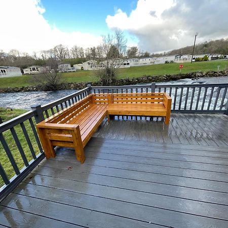 Stunning 3 Bed Riverside Cabin In Snowdonia Caeathro Exteriör bild