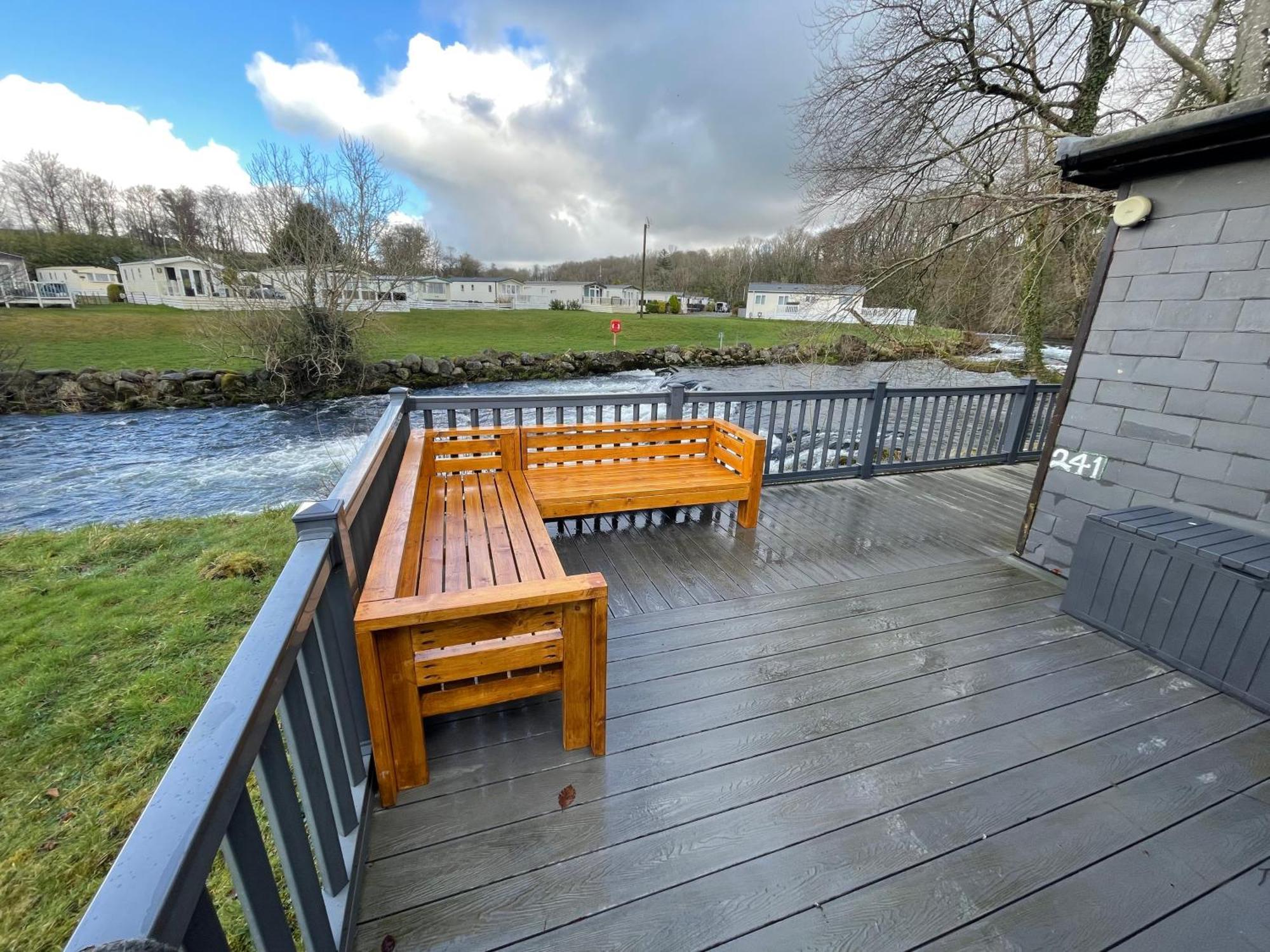 Stunning 3 Bed Riverside Cabin In Snowdonia Caeathro Exteriör bild